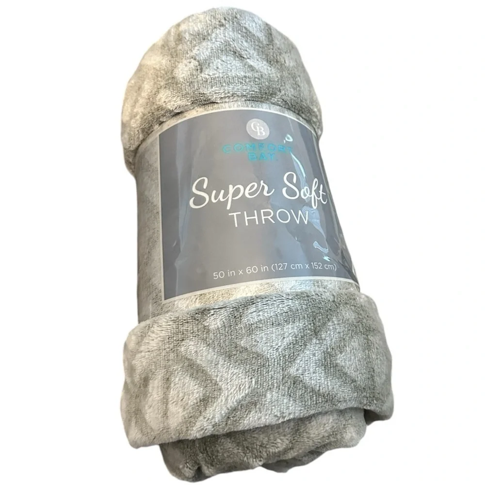 NWT Comfort Bay Super Soft Throw - Dark and Light Gray Plush Blanket